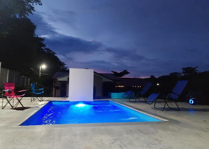 Casa Chika, Playa Grande, Private House, Pool, Kitchen, Ac Hébergement de vacances